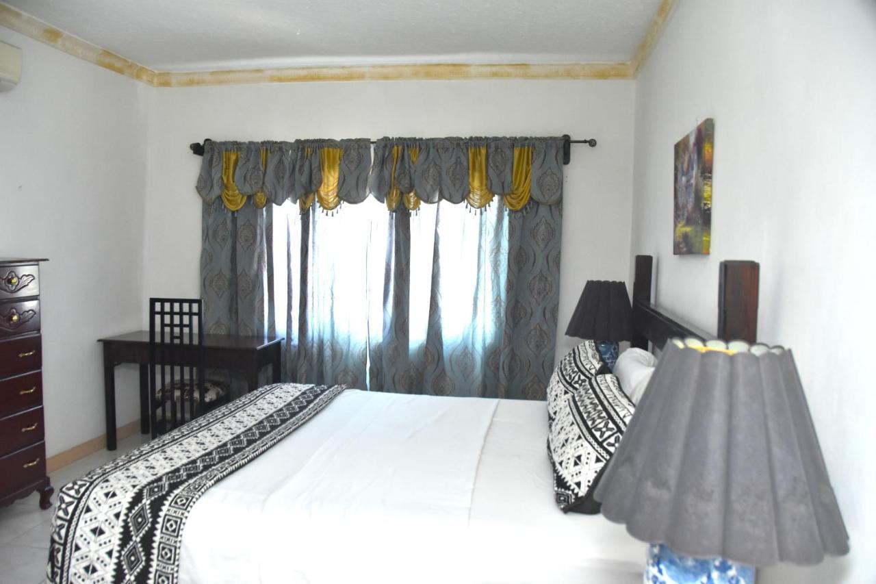 Embassy Deluxe Apartment Kingston Exterior photo