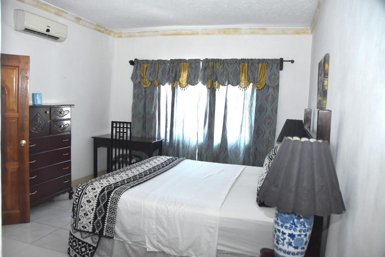 Embassy Deluxe Apartment Kingston Exterior photo